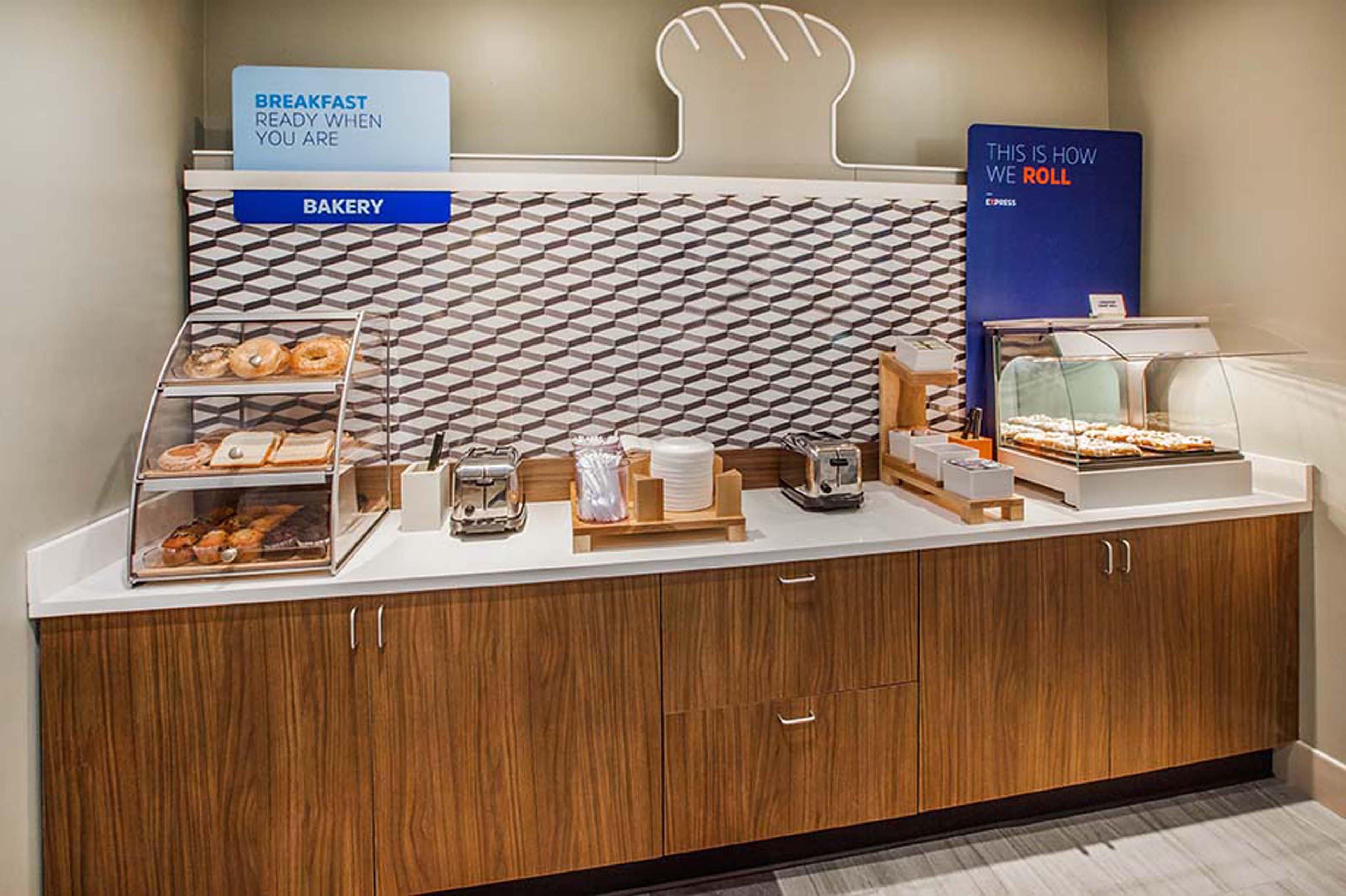 Holiday Inn Express - Lethbridge Southeast By Ihg Exterior foto