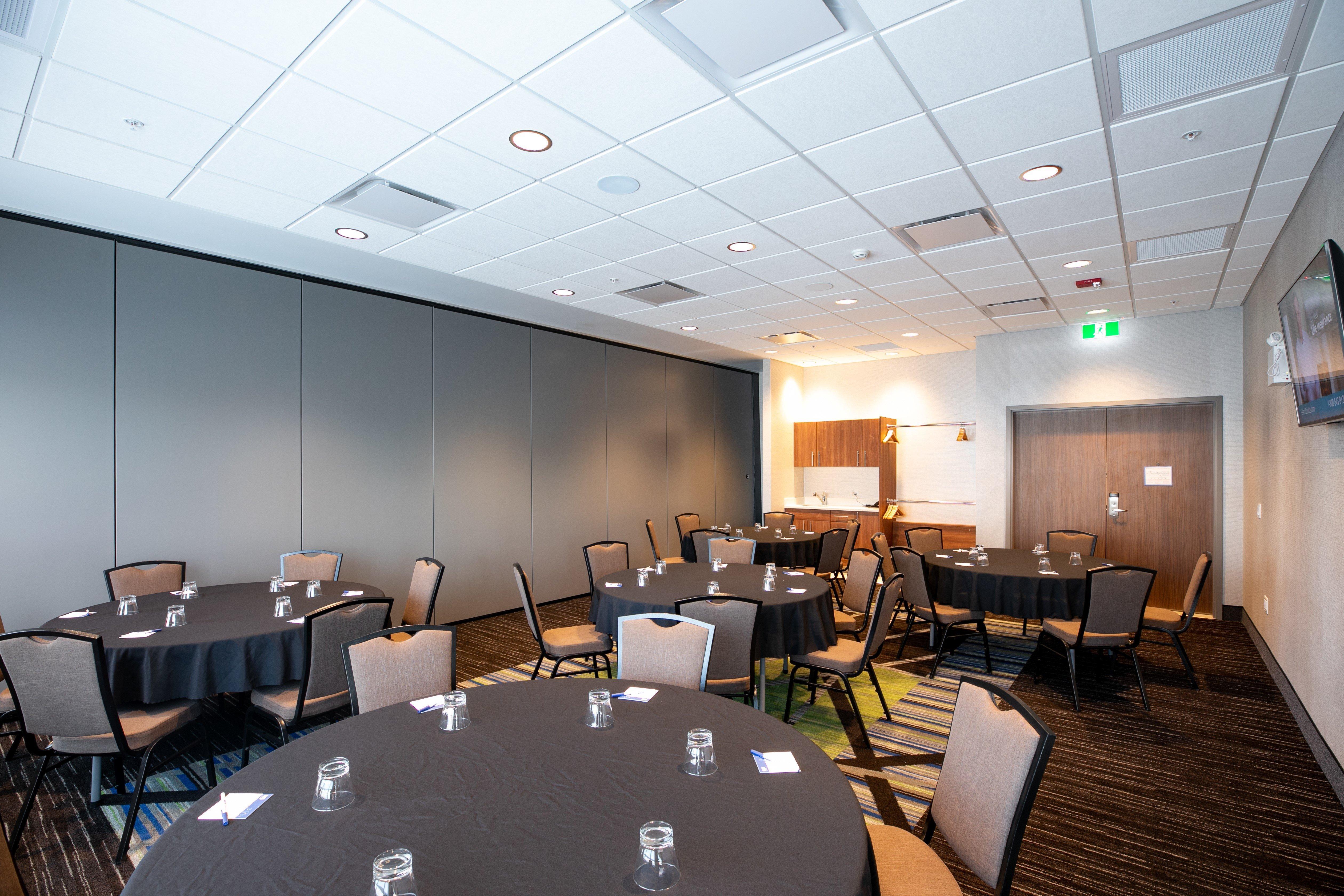 Holiday Inn Express - Lethbridge Southeast By Ihg Exterior foto